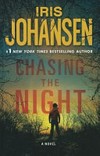 Chasing the night / by Iris Johansen.